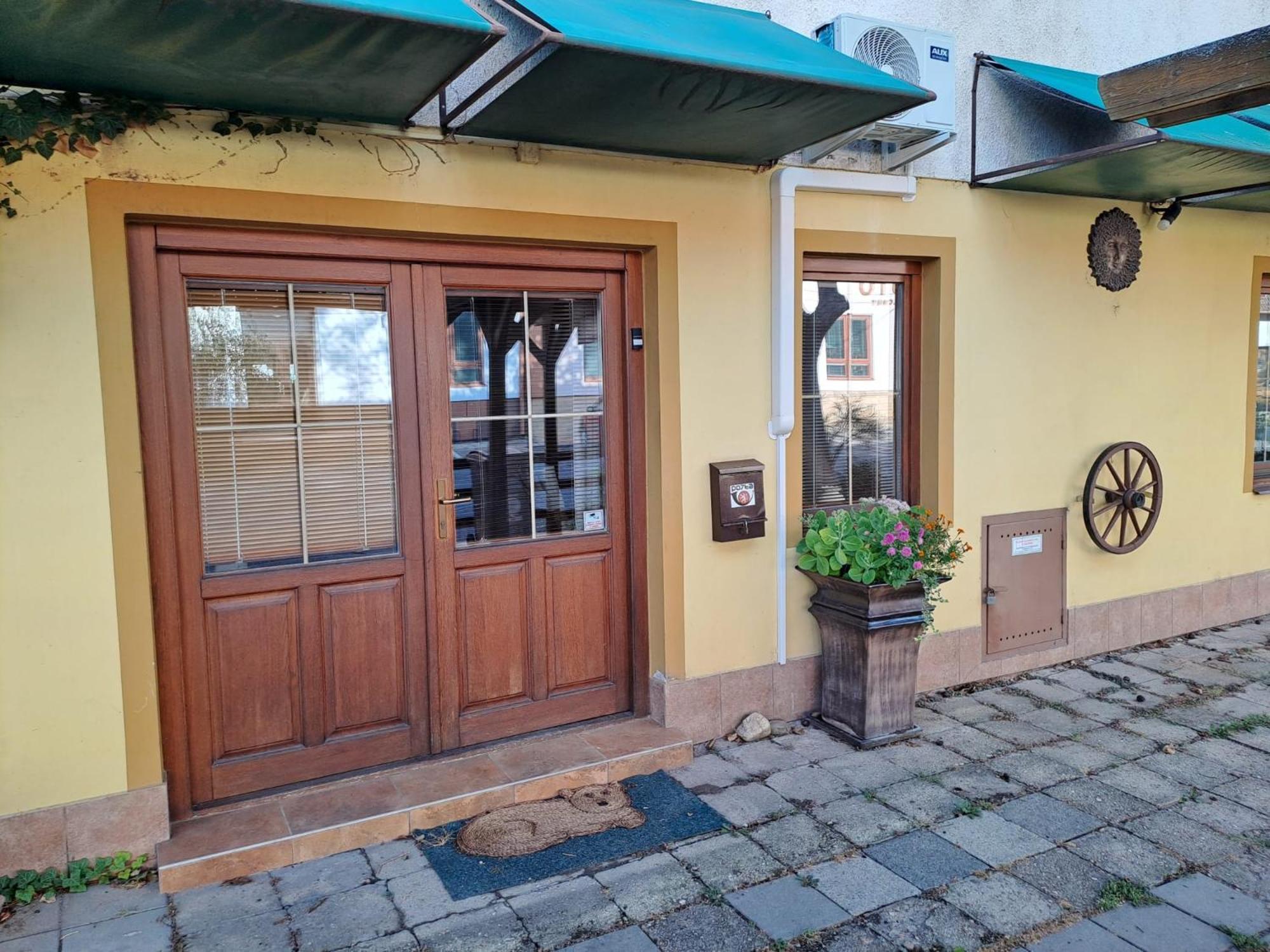Apartman Romana Postorna Esterno foto